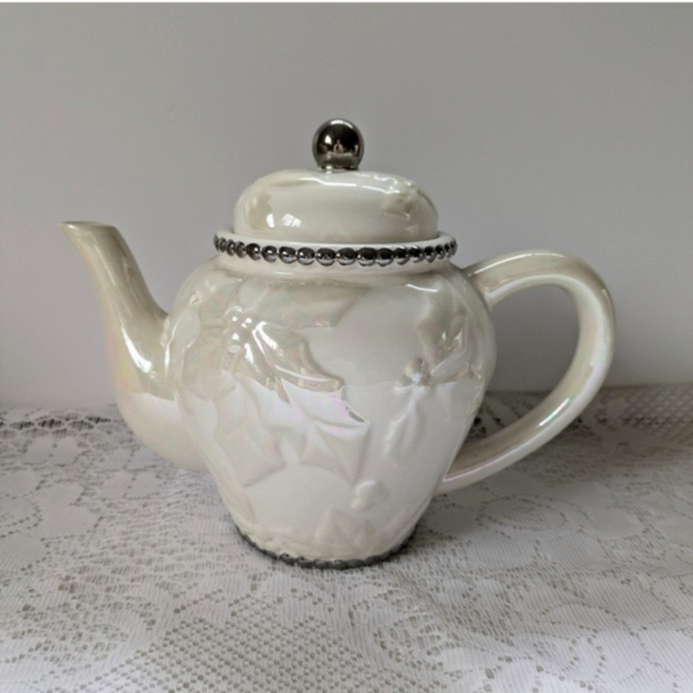 Bella Casa By Ganz Elegant White Christmas Teapot Opalescent Holly Leaves Silver
